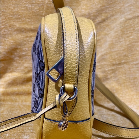 SOLD / Authentic Gucci Bree medium size camera bag - Picture 9 of 14